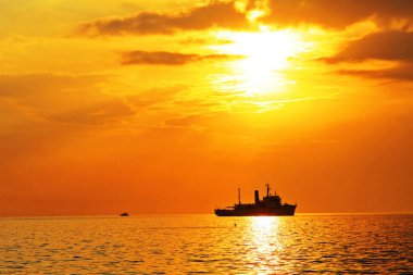 Manila Körfezi 2 gün batımında