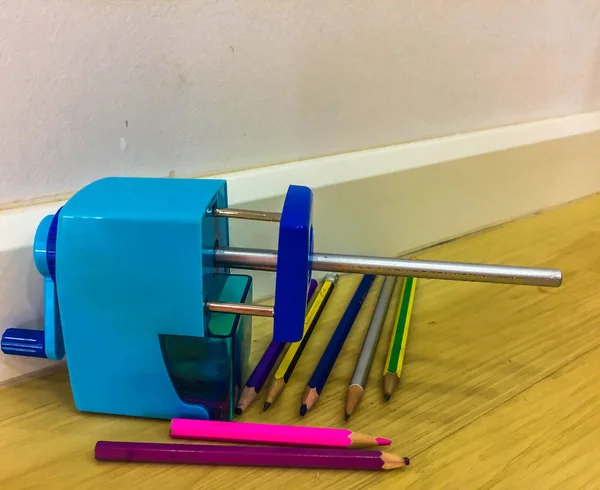 Mavi otomatik kalemtıraş  