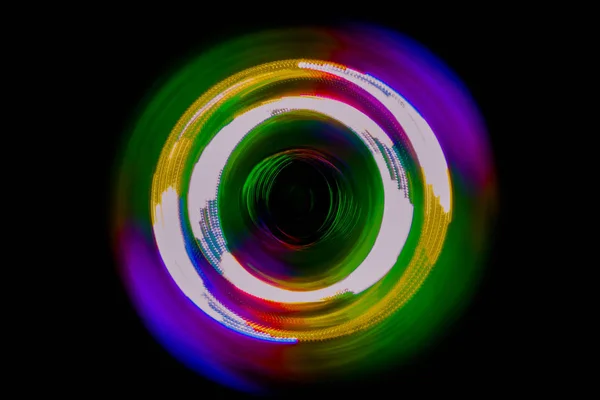 Renkli ışık neon daire koyu siyah arka plan — Stok fotoğraf