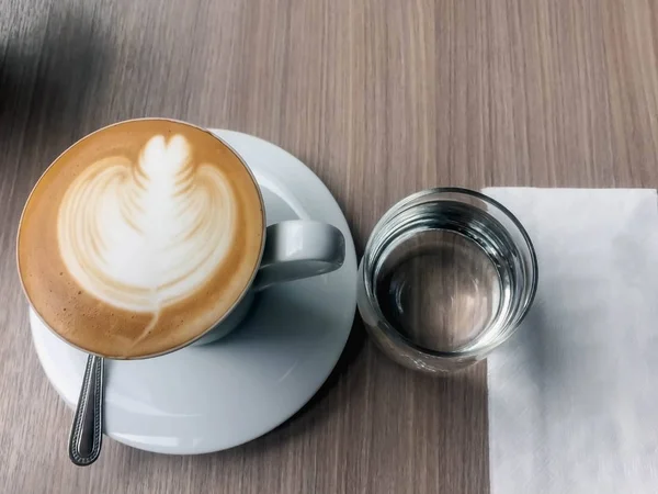 Fechar cappuccino quente — Fotografia de Stock