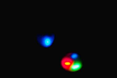 Renkli küre koyu arka planda ışık