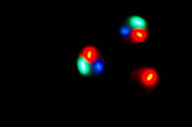 Renkli küre koyu arka planda ışık