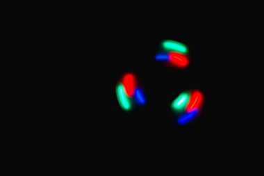 Renkli küre koyu arka planda ışık