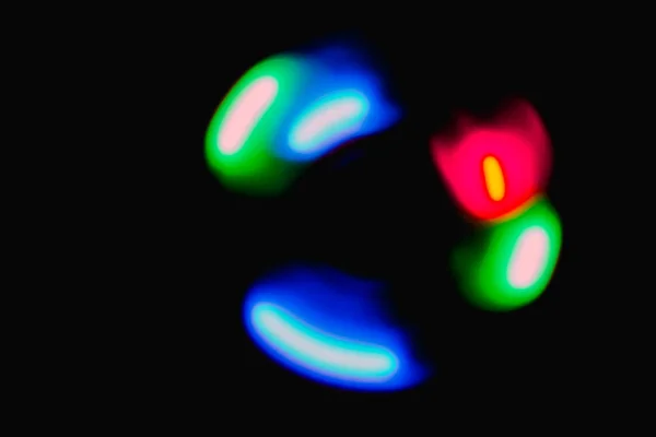 Színes gömb sötét háttérben fény — Stock Fotó