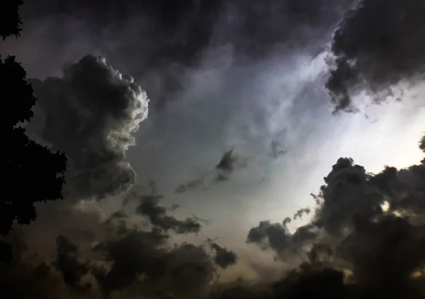 Cielo nero nube precoce — Foto Stock