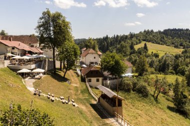 Predjama Kalesi ve Köy, Slovenya