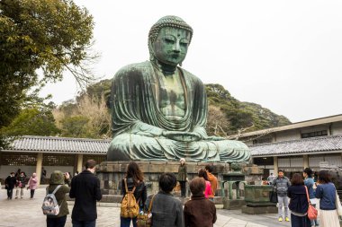 Kamakura, Japonya. Büyük Buda 'nın (Daibutsu) görünüşü, Budist tapınağında Amida Buddha' yı (Amitabha) temsil eden büyük bronz heykel.