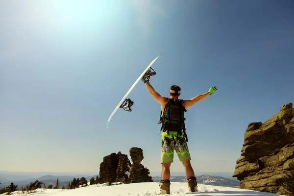 Snowboardista na tle niebo zima — Zdjęcie stockowe
