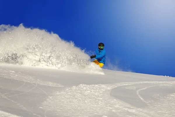 Ayak yan yapıyor snowboarder da carve — Stok fotoğraf