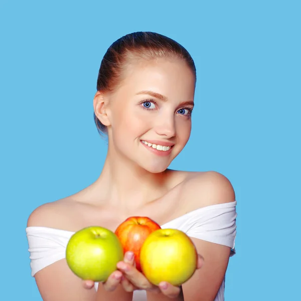 Mooie vrouw met fruit — Stockfoto