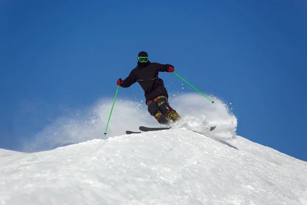 Skieur en montagne — Photo