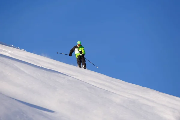 Skier in mountains — Stock Photo, Image