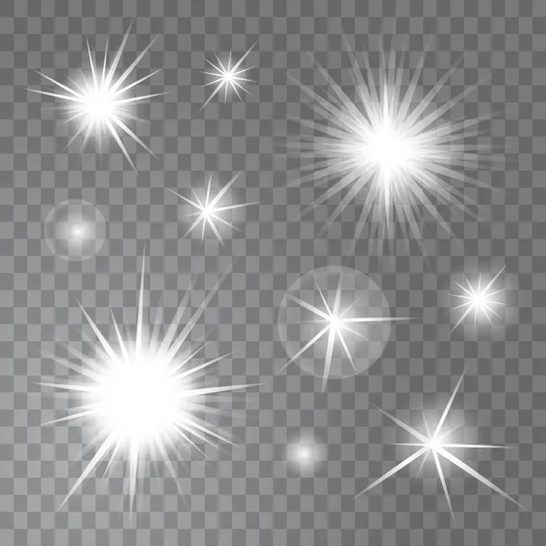 Векторные яркие светящиеся солнца и звезды вспыхивают на прозрачном фоне — стоковый вектор