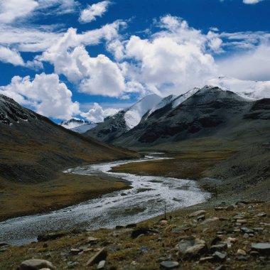 Çince Vadisi Nehri ile