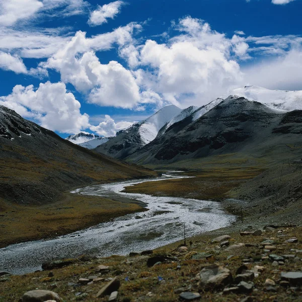 Çince Vadisi Nehri ile