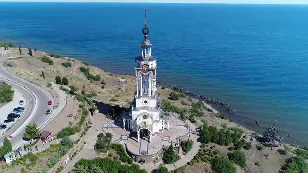 Museo de los accidentes en las aguas de la Crimea, Malorechenskoye. El templo en la orilla del Mar Negro . — Vídeos de Stock