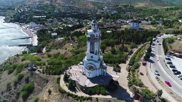 Museum van ongevallen op de wateren van de Krim, Malorechenskoye. De tempel op de kust van de Zwarte Zee. — Stockvideo