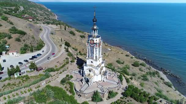 Museo de los accidentes en las aguas de la Crimea, Malorechenskoye. El templo en la orilla del Mar Negro . — Vídeo de stock