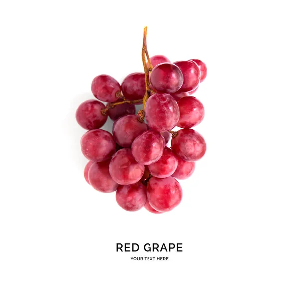 Vörös szőlő csomó a elszigetelt fehér háttér — Stock Fotó