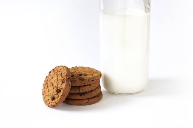 Kahvaltı biraz kurabiye ve süt şişesi