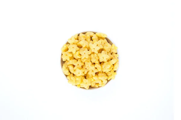 Copos de maíz en forma de estrellas en el tazón Vista superior aislada sobre fondo blanco — Foto de Stock