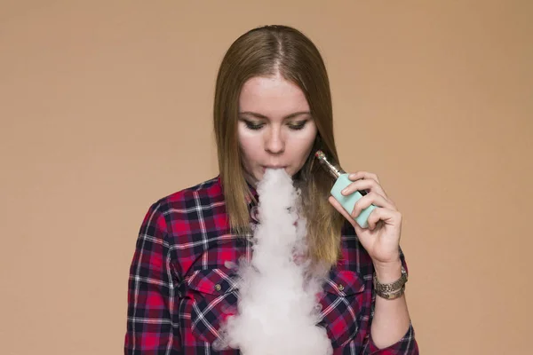 Vape girl in the red shirt smoking electronic cigarette — Stock Photo, Image
