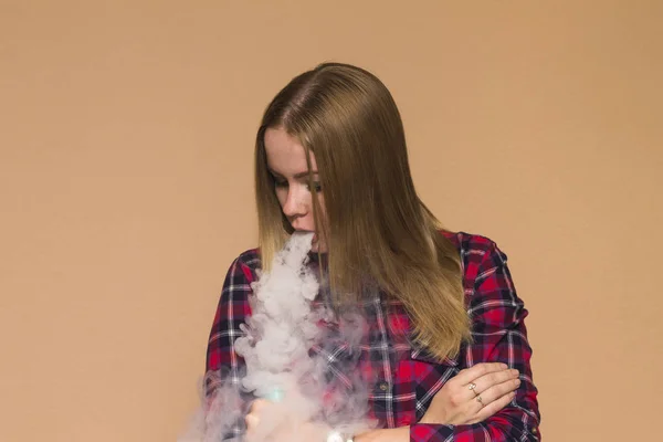Vape girl in the red shirt smoking electronic cigarette — Stock Photo, Image