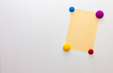 buzdolabı (buzdolabı) Not listeleri, metinler, gösterimler için boş alan ile 