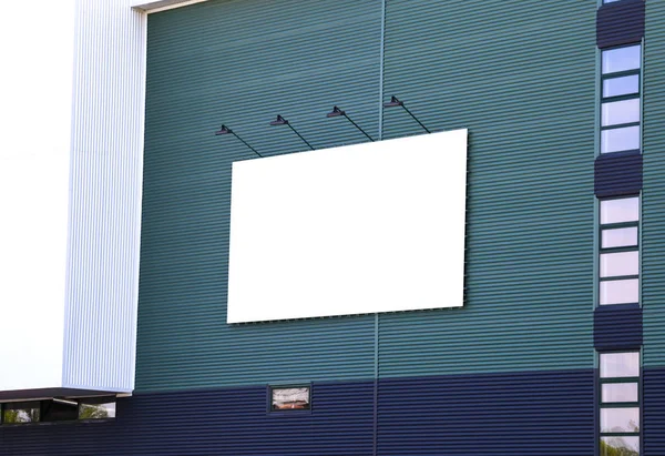 Blanko-Attrappe Außenwerbung mit Kopierraum an der Wand von — Stockfoto