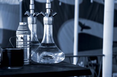 Nargile ve aksesuarları deniz kenarında nargile Cafe