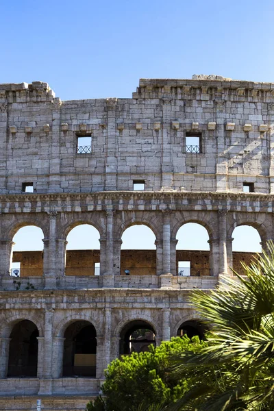 日没時にイタリアのローマのコロッセオの壁の一部 — ストック写真