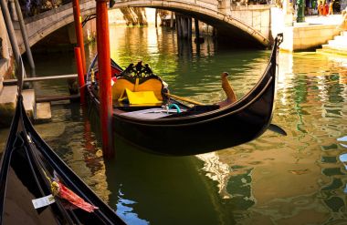 Park gondol içinde Grand Canal, Venice, İtalya