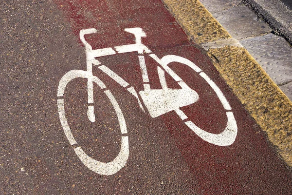 Cartel de carril bici blanco en la calle — Foto de Stock