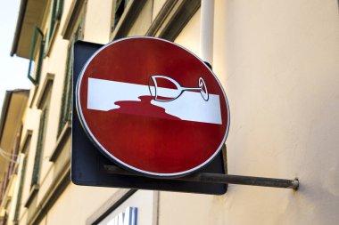 modern yolun işareti ile çizerek Clet İbrahim Floransa, İtalya 2017-08-18