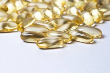 Omega 6: Birleşik linoleik asit (Cla) beyaz zemin üzerine kapsül 
