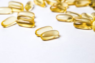 Omega 6: Birleşik linoleik asit (Cla) beyaz zemin üzerine kapsül 
