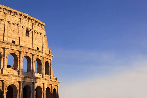 Colosseum (Coliseum) Roma, İtalya duvarının kopya alanı ile gün batımında — Stok fotoğraf