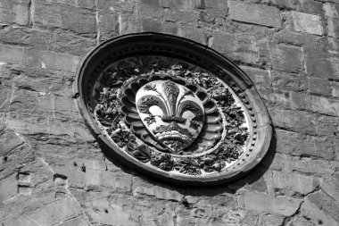 Floransa armasının üzerinde tuğla duvar siyah beyaz fotoğraf 