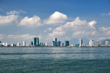 Güney Çin Denizi sahil ve Nha Trang beach city, Vietnam üzerinden görüntülemek