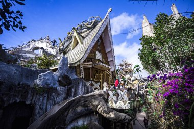 Dış görünüm ve inanılmaz mimarisi, tımarhane - asmak Nga Guesthouse Dalat (Da Lat) City, Vietnam 2018-01-11