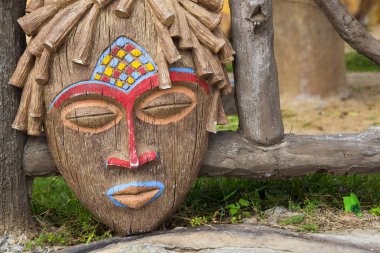 kahverengi parlak geleneksel Afrika ritüel maskesi