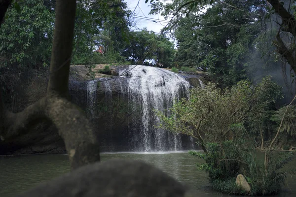 Водопад Пренн в парке рядом с городом Далат, Вьетнам — стоковое фото