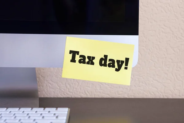 Modern computer with reminder yellow sticker note with text: Tax day! — Stock Photo, Image