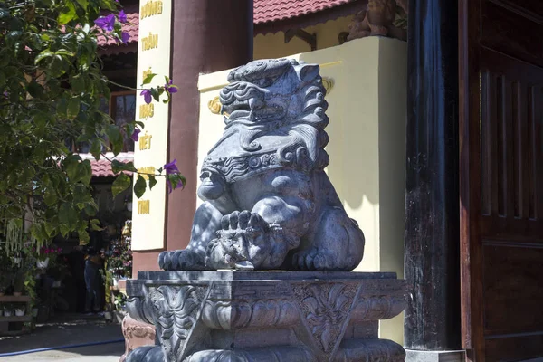 Oriental asiático tradicional estatua — Foto de Stock