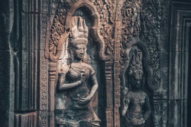 Angkor Wat 'taki duvar Kamboçya' daki Hindu tapınağı kompleksi, dünyanın en büyük dini anıtı. Popüler turist eğlencesi. Detaylı iç görünüş. Kamboçya, Siem Reap