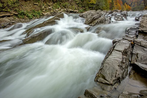 Bieszczadzki bergen - Poolse Karpaten - rivier — Stockfoto