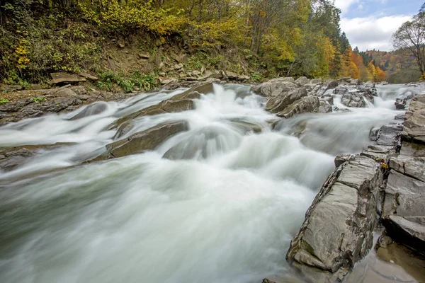 Bieszczady-bergen - Polen Karpaterna - floden — Stockfoto