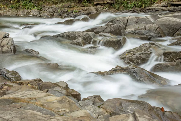 Bieszczadzki bergen - Poolse Karpaten - rivier — Stockfoto