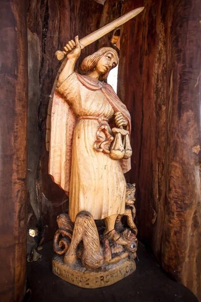 Bieszczady Dağlar - Polonya Karpatlar - ahşap heykel