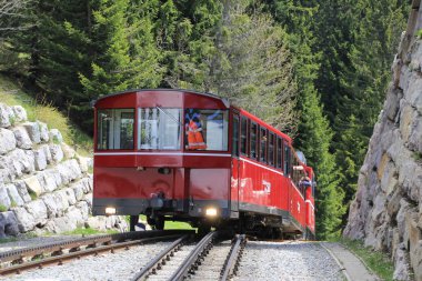 Dağ tepesine Tren